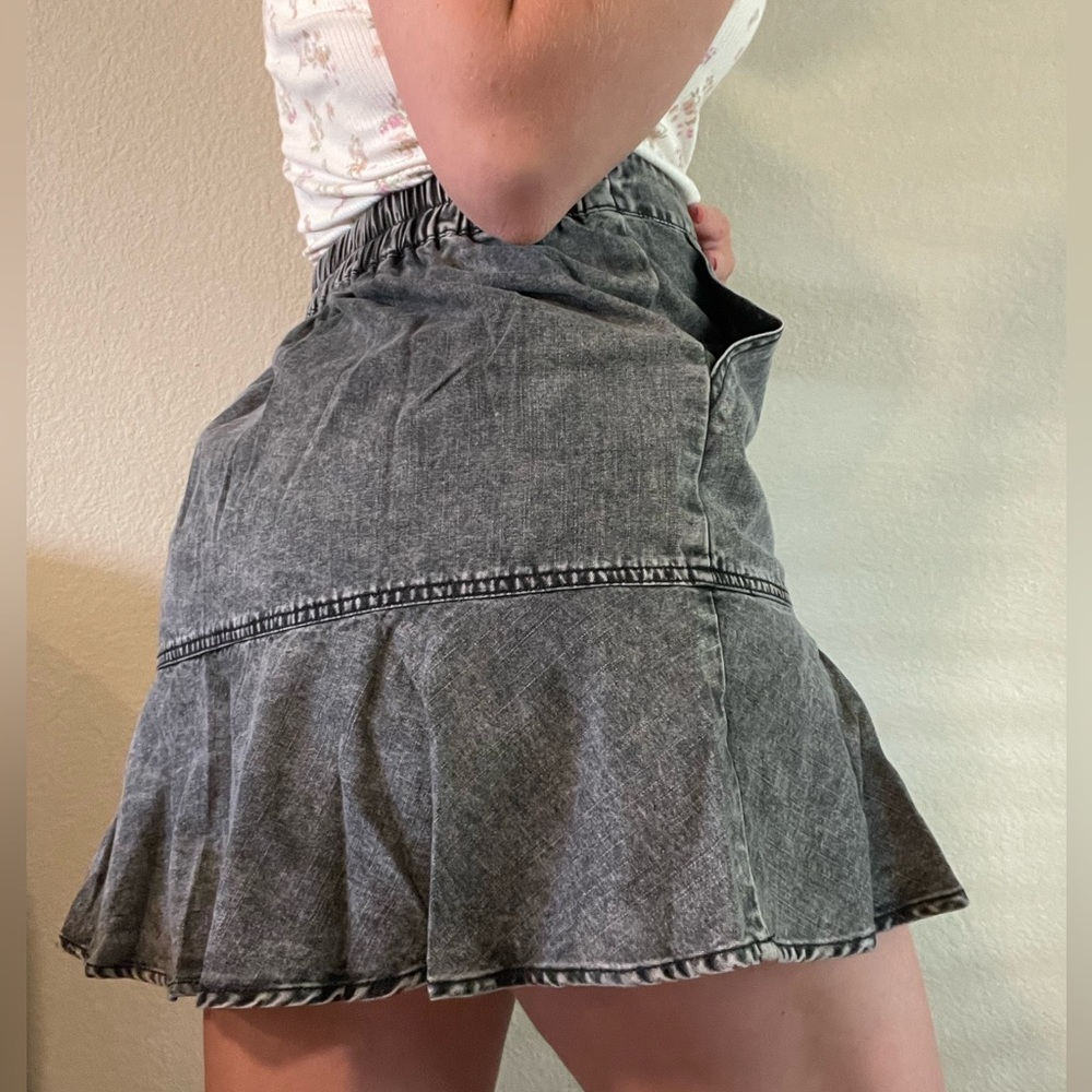 Grey denim skirt with pockets